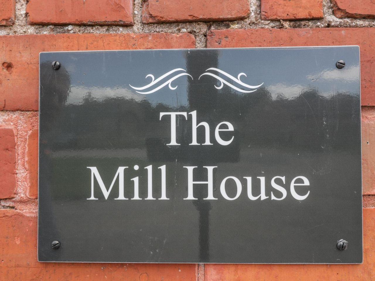 シュルーズベリー The Mill Houseヴィラ エクステリア 写真